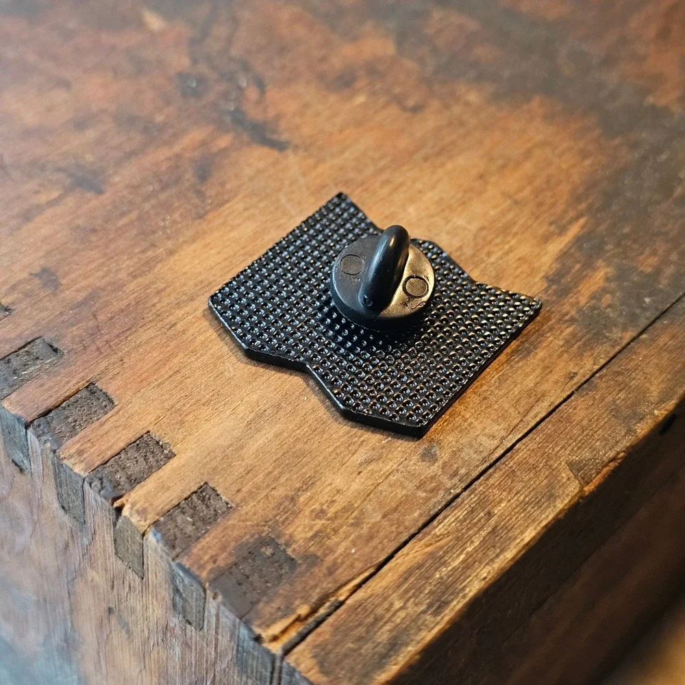 Unbranded lapel pin